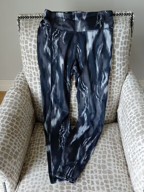 Women's Black & Gray Patterned Active Leggings